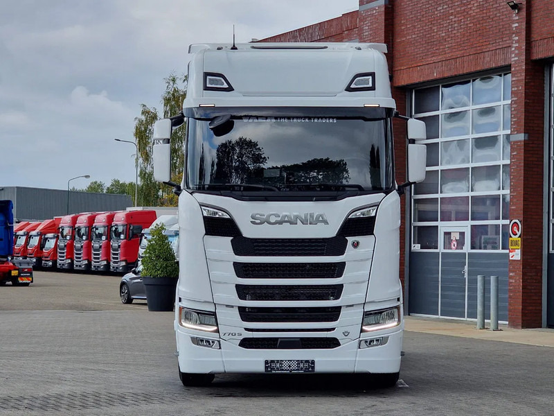 Scania 770S V8 NGS Highline 6x2/4 - New - Old dashboard - Full spec - Retarder - Night clima - Led - Leather - Navi - Vlačilec: slika 2 Scania 770S V8 NGS Highline 6x2/4 - New - Old dashboard - Full spec - Retarder - Night clima - Led - Leather - Navi - Vlačilec: slika 2
