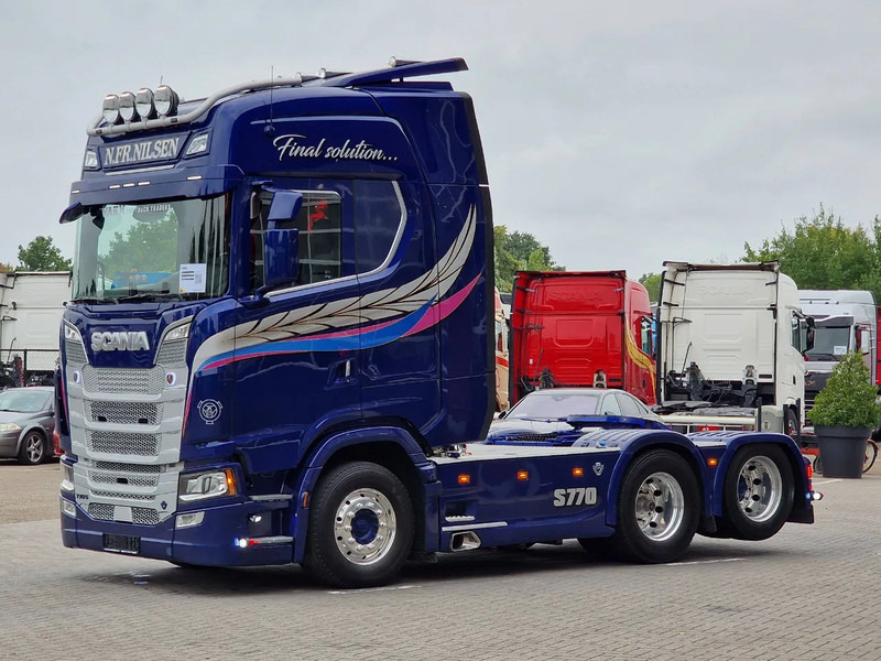 Scania 770S V8 NGS Highline 6x2 - Show truck - Special paint - Custom interior - Retarder - Full air - Night clima - Vlačilec: slika 3 Scania 770S V8 NGS Highline 6x2 - Show truck - Special paint - Custom interior - Retarder - Full air - Night clima - Vlačilec: slika 3