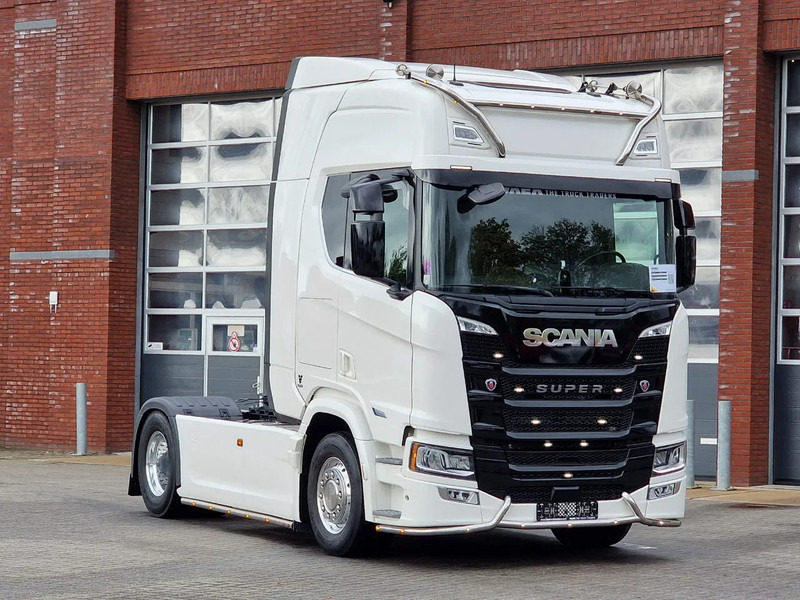 Scania R560 Highline 4x2 - Like new - Full spec - Facelift - Retarder - Night clima - Full air - Alloy wheels - Vlačilec: slika 1 Scania R560 Highline 4x2 - Like new - Full spec - Facelift - Retarder - Night clima - Full air - Alloy wheels - Vlačilec: slika 1