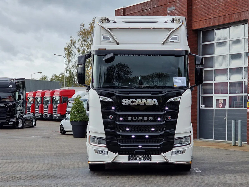 Scania R560 Highline 4x2 - Like new - Full spec - Facelift - Retarder - Night clima - Full air - Alloy wheels - Vlačilec: slika 2 Scania R560 Highline 4x2 - Like new - Full spec - Facelift - Retarder - Night clima - Full air - Alloy wheels - Vlačilec: slika 2