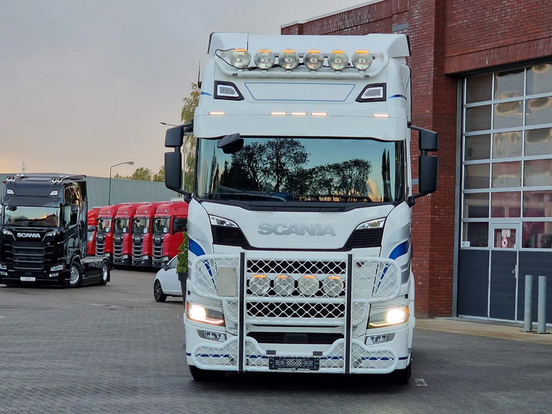 Scania R560 Highline 6x2 - BUFFL - Retarder - Full air - 3.15 WB - Leather - Vlačilec: slika 2 Scania R560 Highline 6x2 - BUFFL - Retarder - Full air - 3.15 WB - Leather - Vlačilec: slika 2