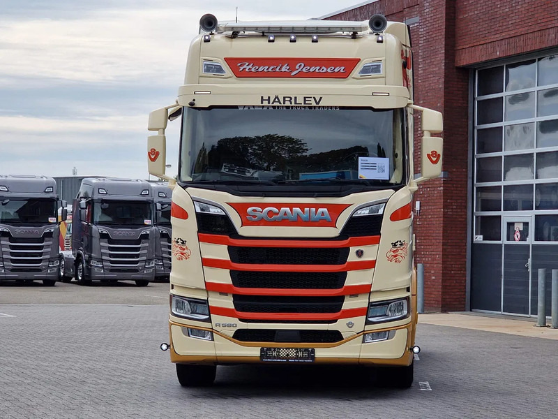 Scania R580 V8 NGS Highline 6x2 - PTO/Hydraulic - 2.95 WB - Retarder - Night clima - Custom interior - Vlačilec: slika 2 Scania R580 V8 NGS Highline 6x2 - PTO/Hydraulic - 2.95 WB - Retarder - Night clima - Custom interior - Vlačilec: slika 2