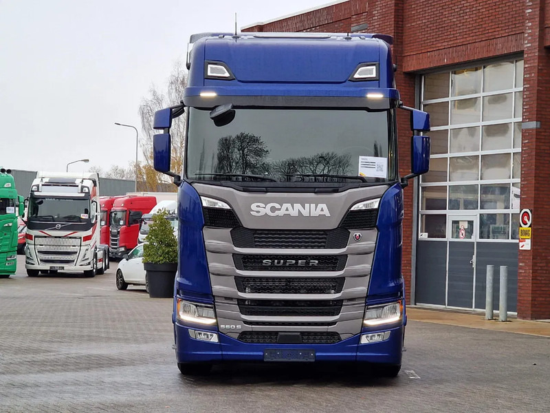 Scania S560 Highline 4x2 - Full spec - Retader - Night clima - Full air - Facelift - 2x tank - Vlačilec: slika 2 Scania S560 Highline 4x2 - Full spec - Retader - Night clima - Full air - Facelift - 2x tank - Vlačilec: slika 2
