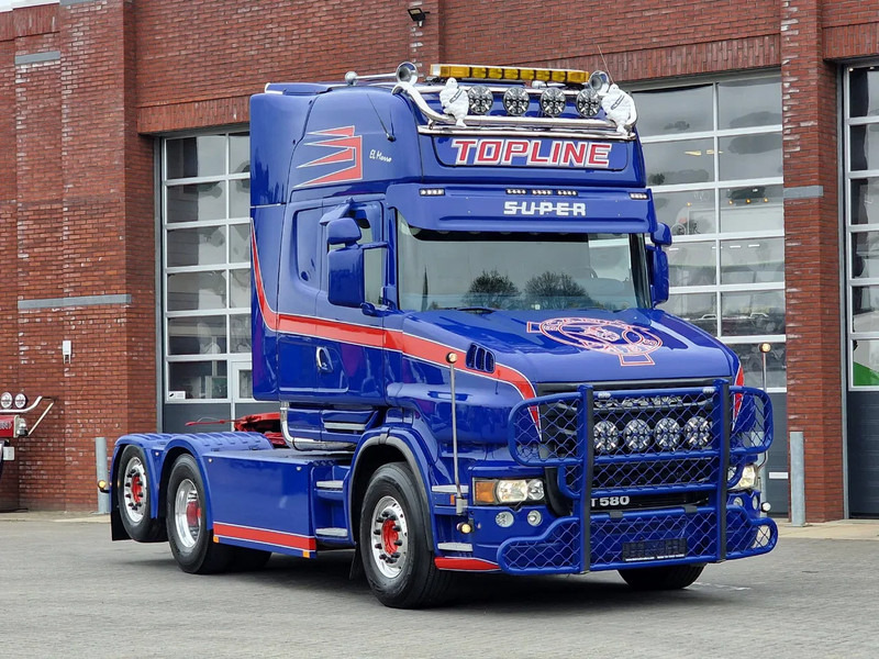 Scania T580 V8 Topline 6x2 - Original Scania Hauber / Torpedo - Manual gearbox - Show truck - Retarder - Vlačilec: slika 1 Scania T580 V8 Topline 6x2 - Original Scania Hauber / Torpedo - Manual gearbox - Show truck - Retarder - Vlačilec: slika 1