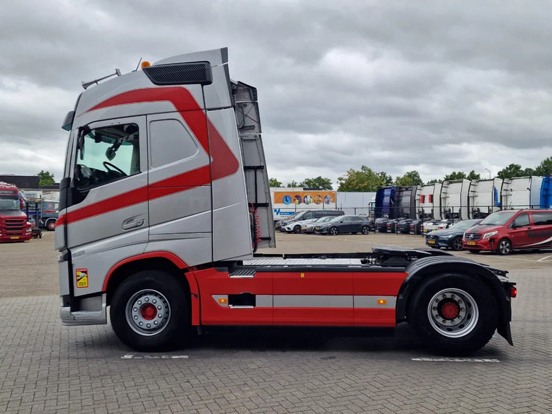 Volvo FH 13.460 Globetrotter 4x2 - PTO/Hydraulic - 2x tank - Fridge - Full spoiler - Vlačilec: slika 4 Volvo FH 13.460 Globetrotter 4x2 - PTO/Hydraulic - 2x tank - Fridge - Full spoiler - Vlačilec: slika 4