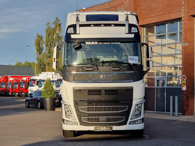 Volvo FH 13.500 Globetrotter XL 6x2 - Full air - 3.20 WB - MA VIN - Low KM - Leather - Vlačilec: slika 2 Volvo FH 13.500 Globetrotter XL 6x2 - Full air - 3.20 WB - MA VIN - Low KM - Leather - Vlačilec: slika 2