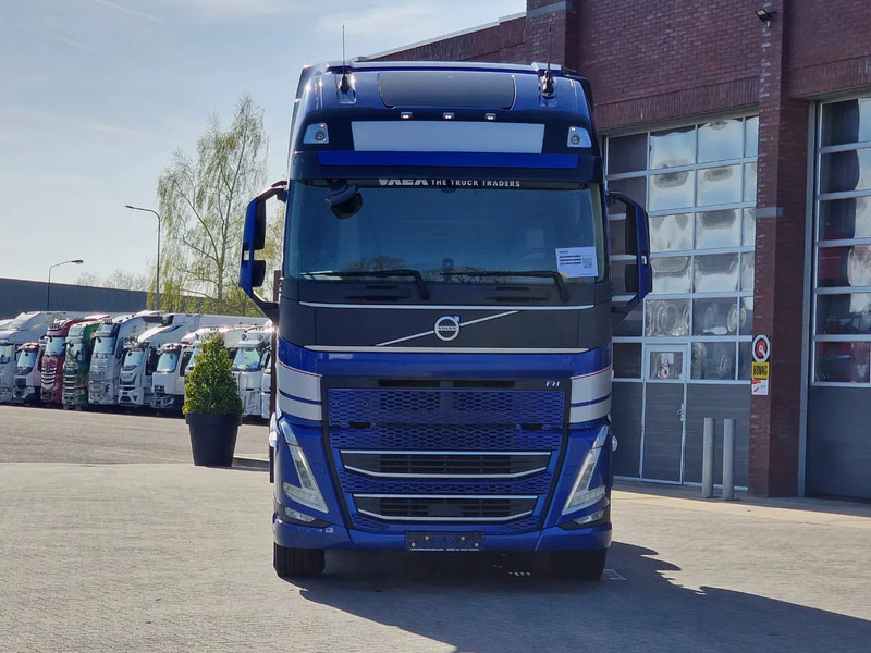 Volvo FH 13.500 Globetrotter XL 6x2 - I Save - I parkcool - Navi - Leather - Vlačilec: slika 2 Volvo FH 13.500 Globetrotter XL 6x2 - I Save - I parkcool - Navi - Leather - Vlačilec: slika 2
