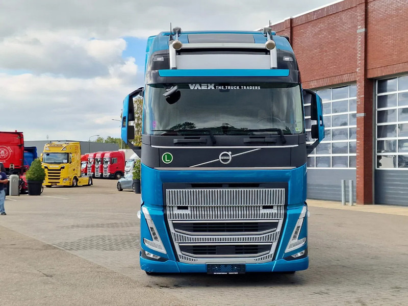 Volvo FH 500 4x2XL Cartransporter "Blyss" Low Kilometer!, in new condition! - Tovornjak avtotransporter: slika 3 Volvo FH 500 4x2XL Cartransporter "Blyss" Low Kilometer!, in new condition! - Tovornjak avtotransporter: slika 3