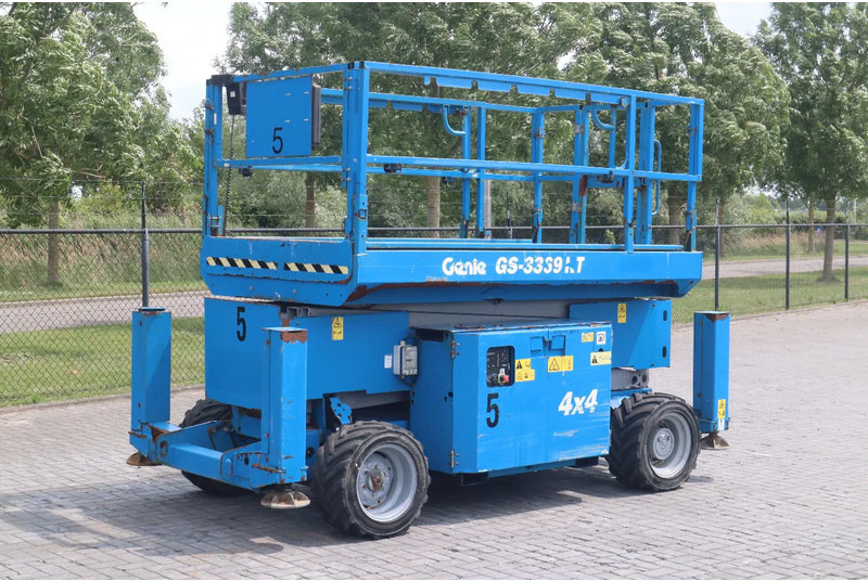 Genie GS-3369 RT | 12 METER | 454 kg - Škarjasta dvižna ploščad: slika 3 Genie GS-3369 RT | 12 METER | 454 kg - Škarjasta dvižna ploščad: slika 3