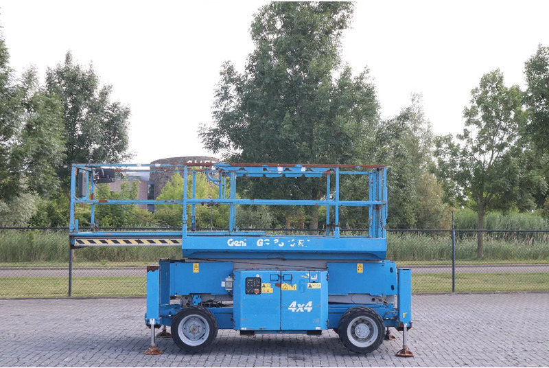 Genie GS-3369 RT | 12 METER | 454 kg - Škarjasta dvižna ploščad: slika 4 Genie GS-3369 RT | 12 METER | 454 kg - Škarjasta dvižna ploščad: slika 4