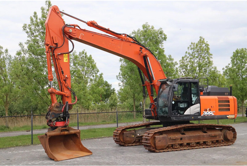 Hitachi ZX300 LC-6 | ROTOTILT | BUCKET | GPS - Bager goseničar: slika 2 Hitachi ZX300 LC-6 | ROTOTILT | BUCKET | GPS - Bager goseničar: slika 2