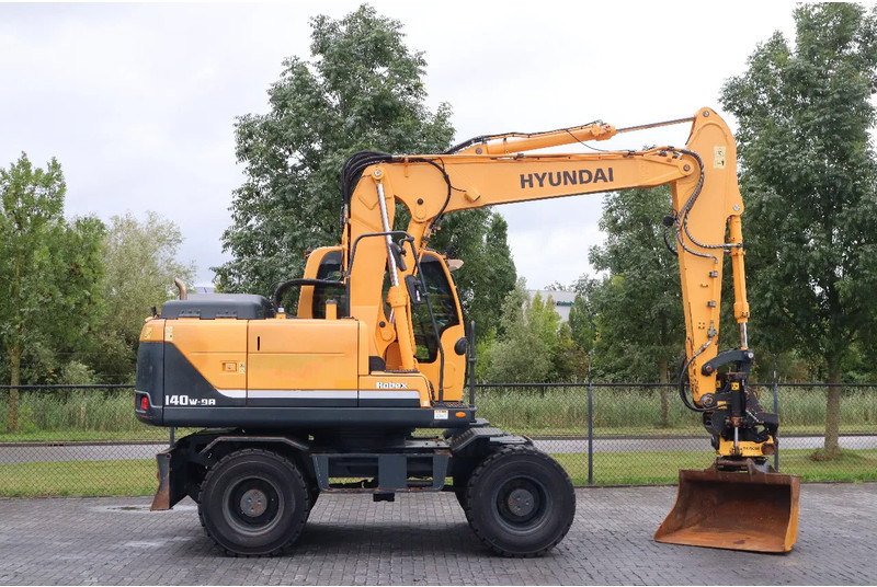 Hyundai ROBEX 140W-9A | ROTOTILT | BUCKET | ONLY 3502 HOUR! | GOOD TIRES - Bager na kolesih: slika 4 Hyundai ROBEX 140W-9A | ROTOTILT | BUCKET | ONLY 3502 HOUR! | GOOD TIRES - Bager na kolesih: slika 4