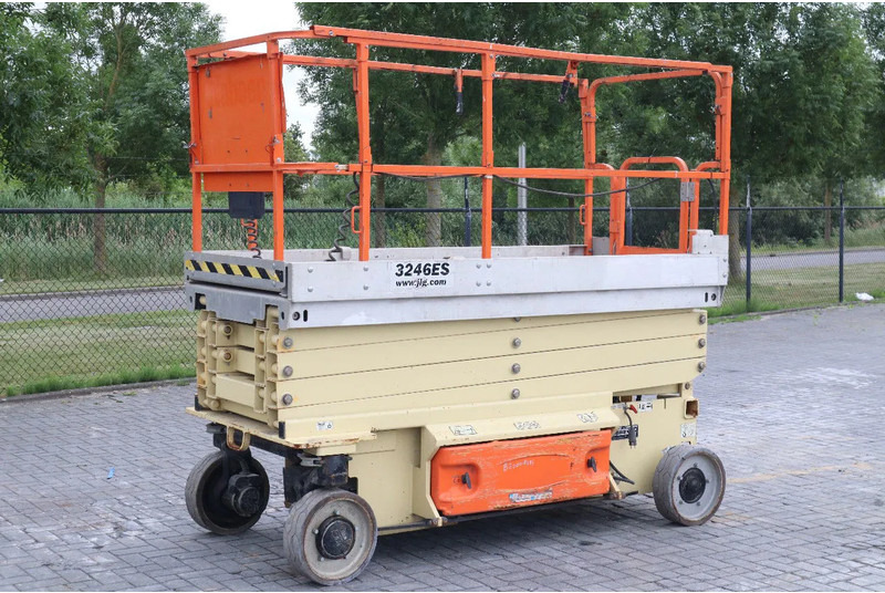 JLG 3246 ES | 12 METER | 320 KG - Škarjasta dvižna ploščad: slika 2 JLG 3246 ES | 12 METER | 320 KG - Škarjasta dvižna ploščad: slika 2