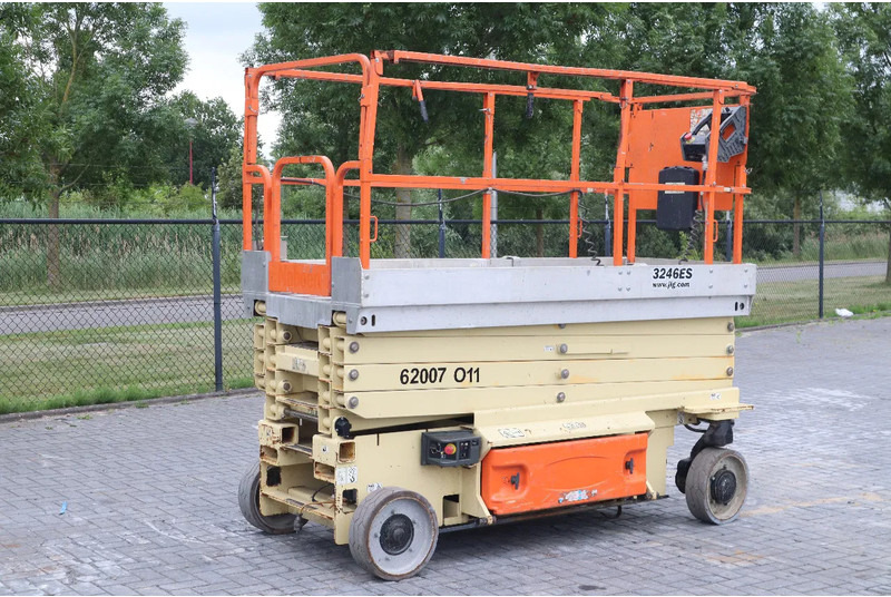 JLG 3246 ES | 12 METER | 320 KG - Škarjasta dvižna ploščad: slika 5 JLG 3246 ES | 12 METER | 320 KG - Škarjasta dvižna ploščad: slika 5
