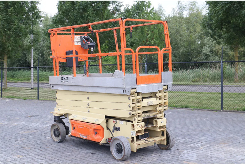 JLG 3246 ES | 12 METER | 320 KG - Škarjasta dvižna ploščad: slika 3 JLG 3246 ES | 12 METER | 320 KG - Škarjasta dvižna ploščad: slika 3