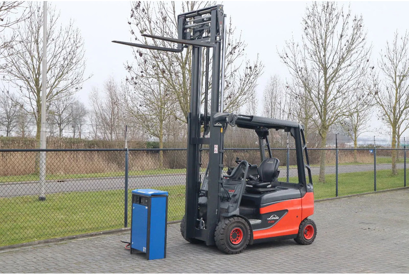 Linde E25 R-01 ROADSTER | DEMO | SIDESHIFT | FORK SPREADERS - Električni viličar: slika 2 Linde E25 R-01 ROADSTER | DEMO | SIDESHIFT | FORK SPREADERS - Električni viličar: slika 2