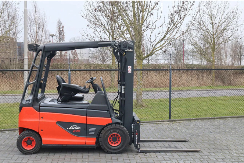 Linde E25 R-01 ROADSTER | DEMO | SIDESHIFT | FORK SPREADERS - Električni viličar: slika 4 Linde E25 R-01 ROADSTER | DEMO | SIDESHIFT | FORK SPREADERS - Električni viličar: slika 4
