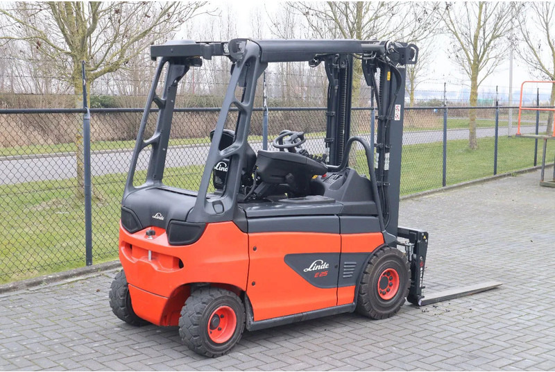 Linde E25 R-01 ROADSTER | DEMO | SIDESHIFT | FORK SPREADERS - Električni viličar: slika 5 Linde E25 R-01 ROADSTER | DEMO | SIDESHIFT | FORK SPREADERS - Električni viličar: slika 5