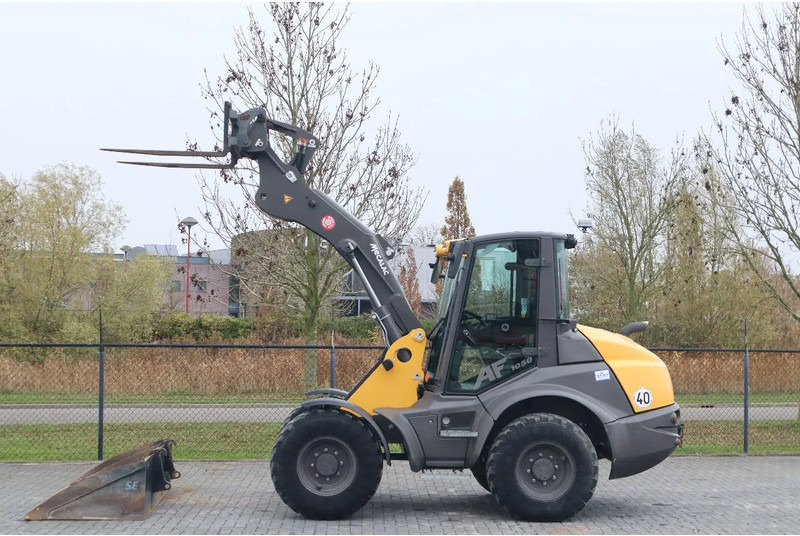 Mecalac AF 1050 | BUCKET | FORKS | HYDR. QUICK COUPLER - Kolesni nakladalec: slika 1 Mecalac AF 1050 | BUCKET | FORKS | HYDR. QUICK COUPLER - Kolesni nakladalec: slika 1