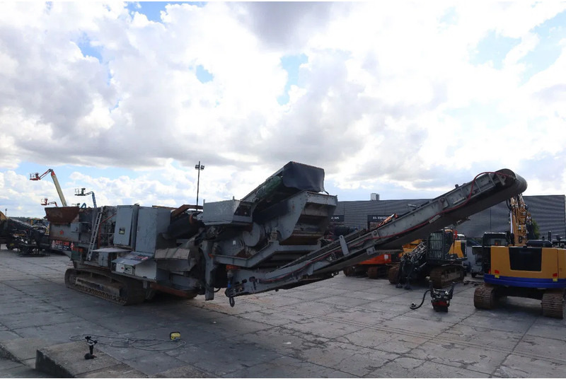 SBM REMAX 1218 E/D | REMOTE | CRUSHER | INCL. PARTS CONTAINER - Mobilni drobilec: slika 4 SBM REMAX 1218 E/D | REMOTE | CRUSHER | INCL. PARTS CONTAINER - Mobilni drobilec: slika 4