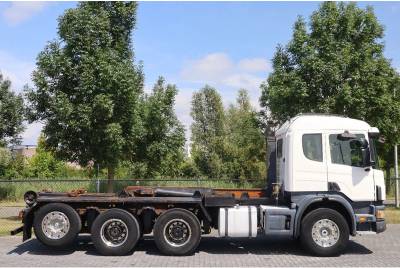 Scania P124-420 | 8X4 | HOOKLIFT | MANUAL | BIG AXLES | EURO 3 - Kotalni prekucni tovornjak: slika 4 Scania P124-420 | 8X4 | HOOKLIFT | MANUAL | BIG AXLES | EURO 3 - Kotalni prekucni tovornjak: slika 4