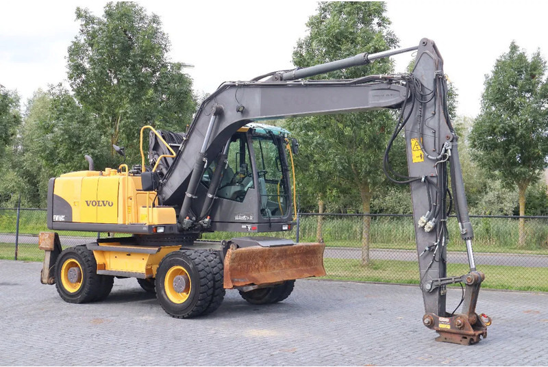 Volvo EW160 C | QUICK COUPLER | ELEVATING CABIN | UMSCHLAG - Bager za prekladanje primarnih/ Sekundarnih surovin: slika 5 Volvo EW160 C | QUICK COUPLER | ELEVATING CABIN | UMSCHLAG - Bager za prekladanje primarnih/ Sekundarnih surovin: slika 5