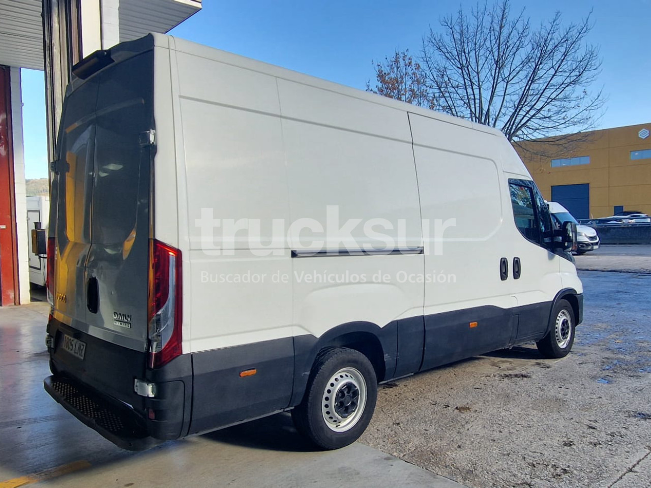 IVECO 35S14 12M3 - Dostavno vozilo z zabojnikom: slika 3 IVECO 35S14 12M3 - Dostavno vozilo z zabojnikom: slika 3
