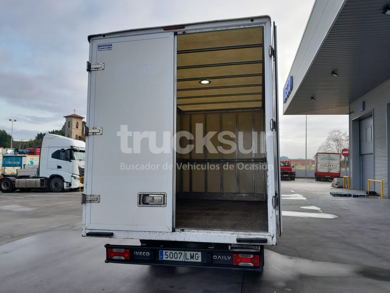 IVECO DAILY 35C16H - Dostavno vozilo z zabojnikom: slika 5 IVECO DAILY 35C16H - Dostavno vozilo z zabojnikom: slika 5