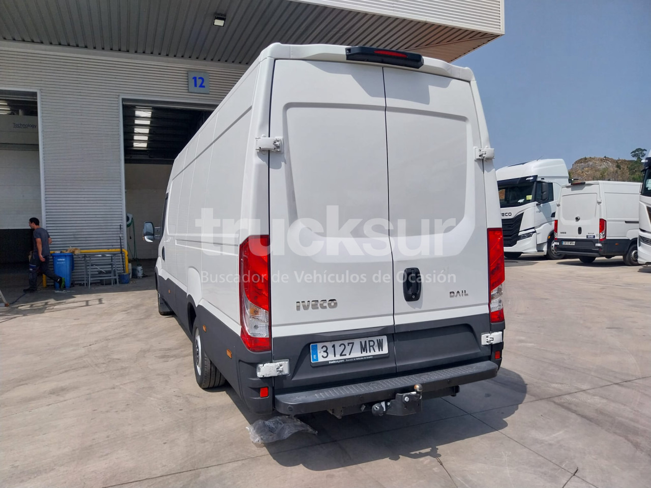 IVECO DAILY 35S16 16M3 - Dostavno vozilo z zabojnikom: slika 4 IVECO DAILY 35S16 16M3 - Dostavno vozilo z zabojnikom: slika 4