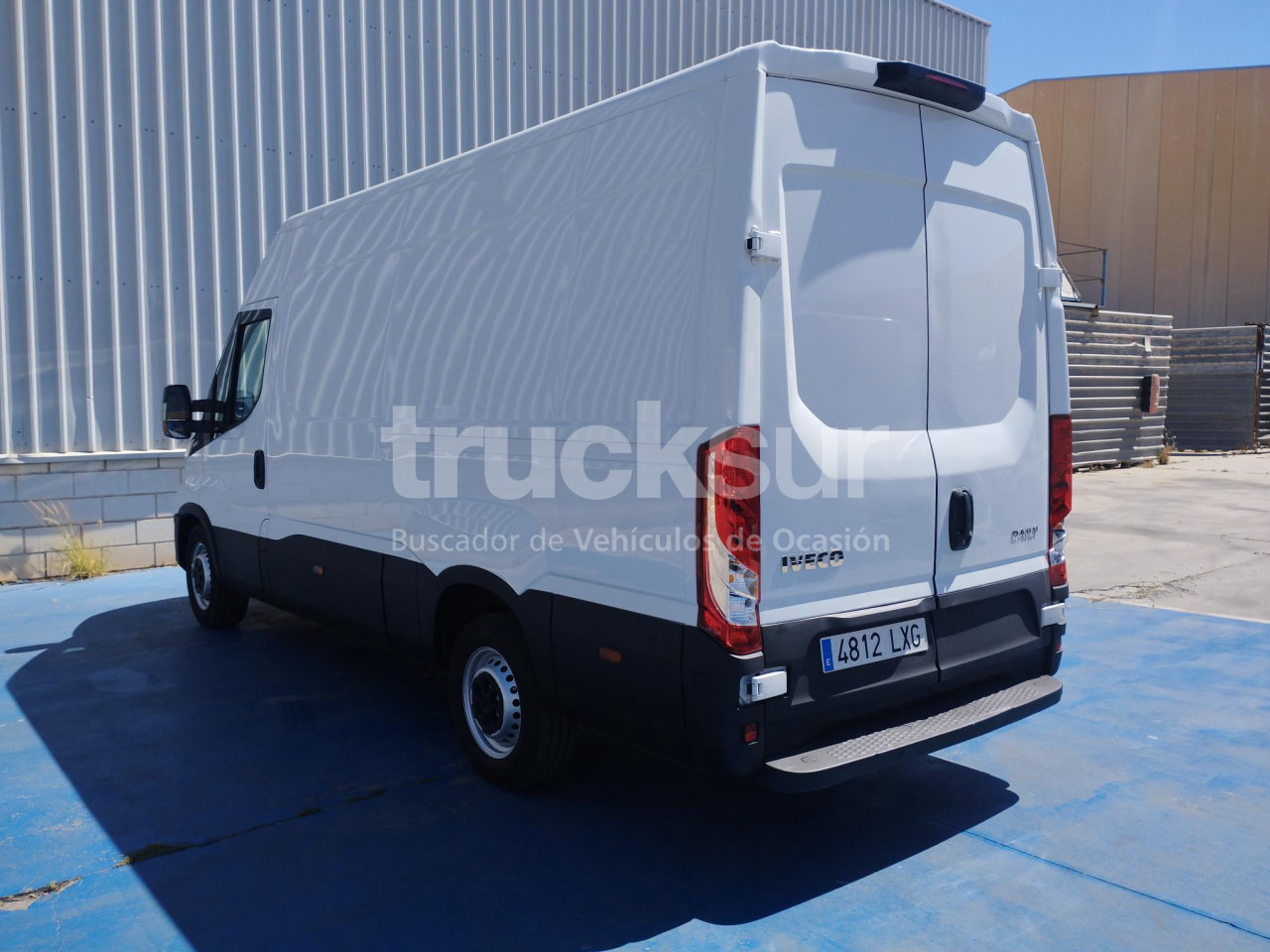 IVECO DAILY 35S16 F 12M3 - Dostavno vozilo z zabojnikom: slika 3 IVECO DAILY 35S16 F 12M3 - Dostavno vozilo z zabojnikom: slika 3