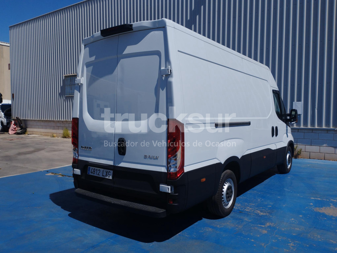 IVECO DAILY 35S16 F 12M3 - Dostavno vozilo z zabojnikom: slika 4 IVECO DAILY 35S16 F 12M3 - Dostavno vozilo z zabojnikom: slika 4