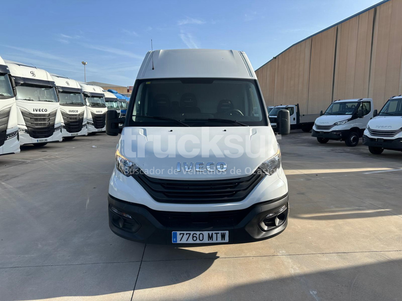IVECO DAILY 35S16 F 16M3 - Dostavno vozilo z zabojnikom: slika 3 IVECO DAILY 35S16 F 16M3 - Dostavno vozilo z zabojnikom: slika 3