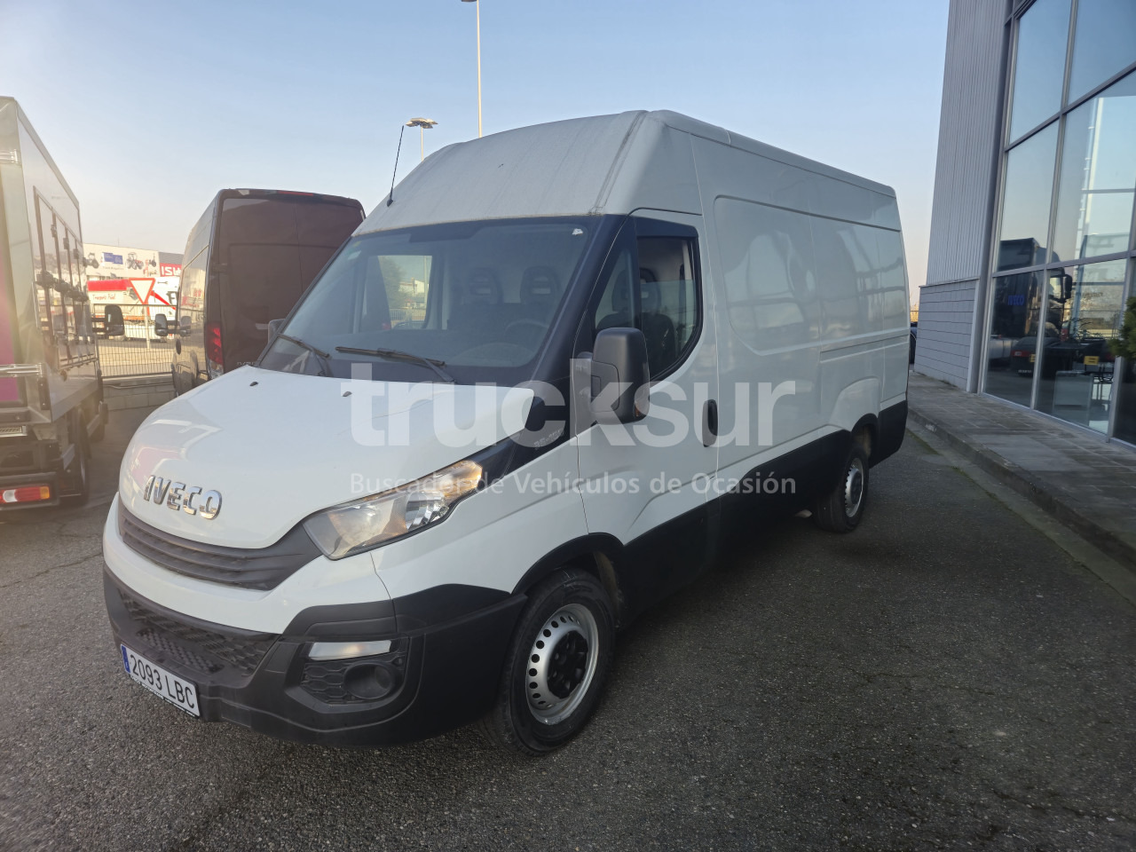 IVECO DAILY 35S16V 12M3 - Dostavno vozilo z zabojnikom: slika 1 IVECO DAILY 35S16V 12M3 - Dostavno vozilo z zabojnikom: slika 1
