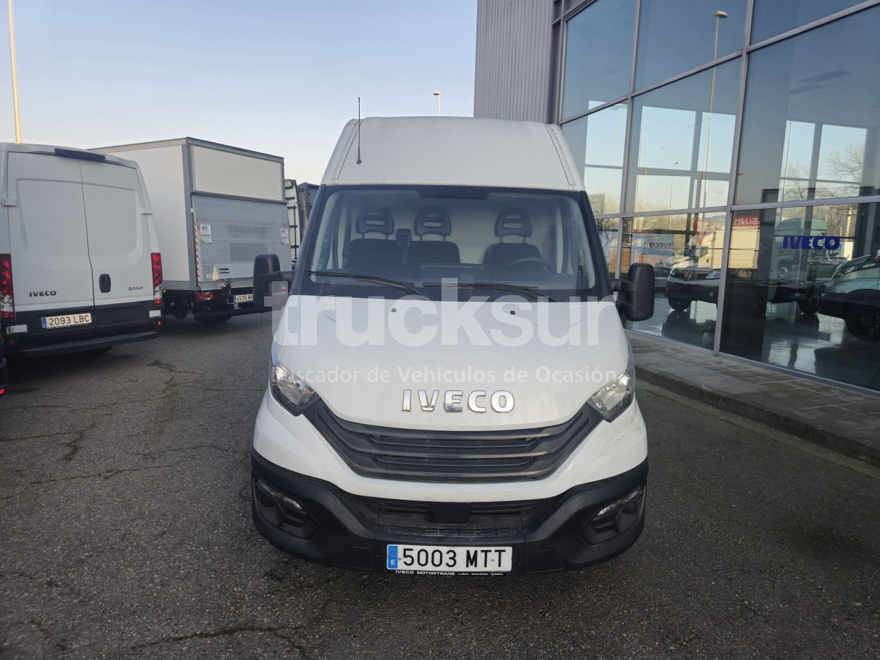 IVECO DAILY 35S16V 12M3 - Dostavno vozilo z zabojnikom: slika 2 IVECO DAILY 35S16V 12M3 - Dostavno vozilo z zabojnikom: slika 2