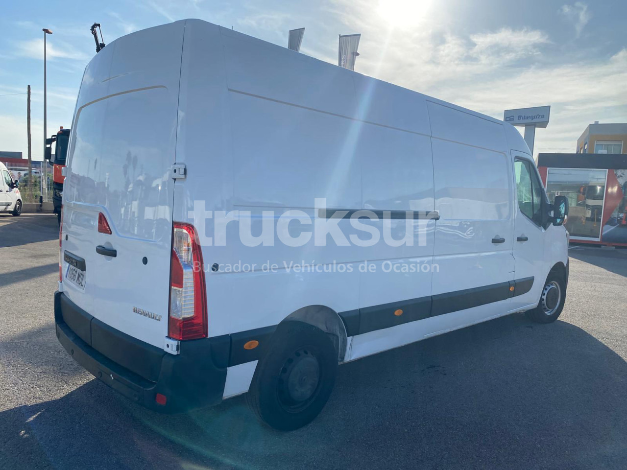 RENAULT MASTER 150.35 - Dostavno vozilo z zabojnikom: slika 4 RENAULT MASTER 150.35 - Dostavno vozilo z zabojnikom: slika 4