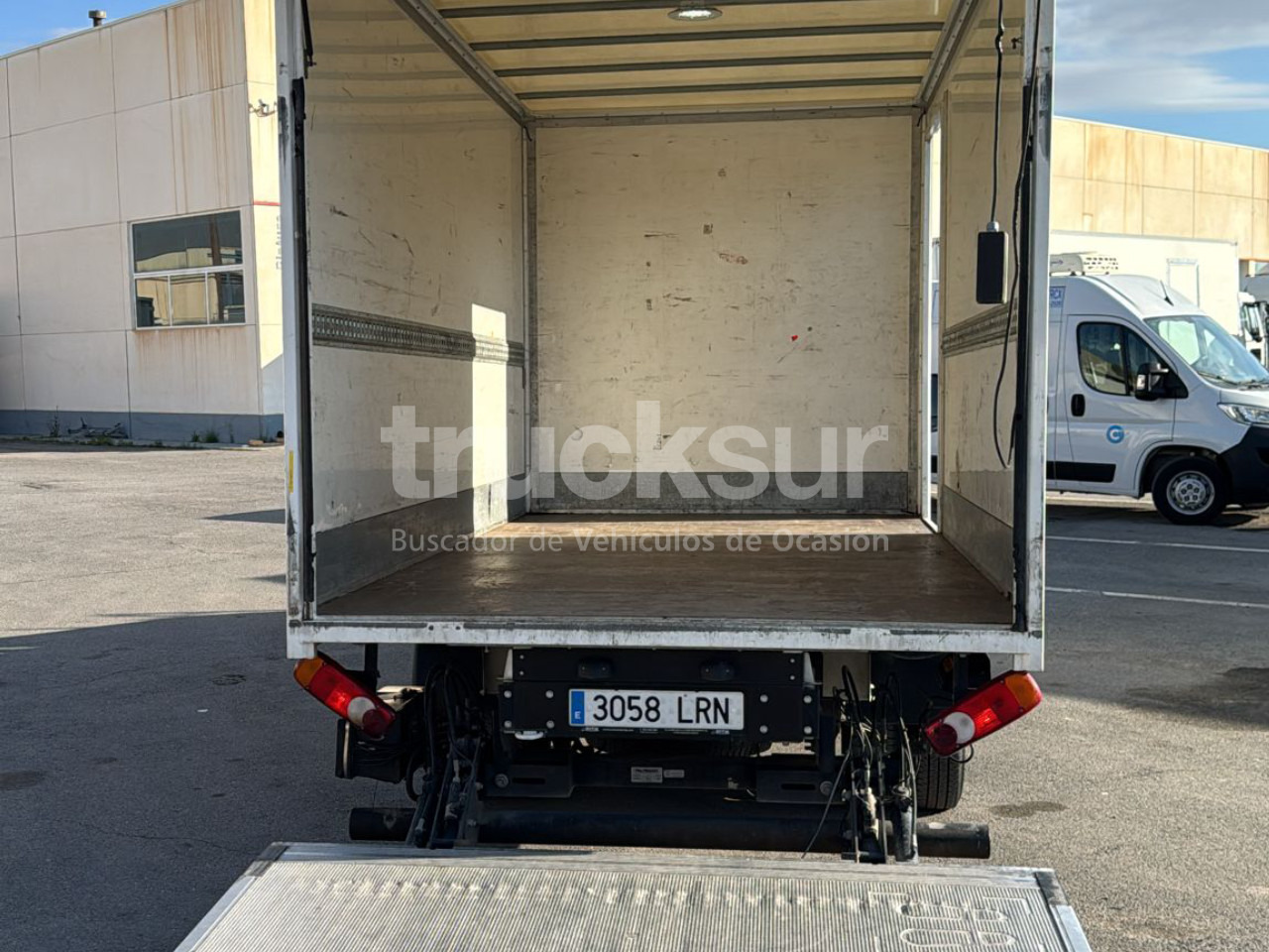 RENAULT MASTER 165.35 GV P/E - Dostavno vozilo z zabojnikom: slika 5 RENAULT MASTER 165.35 GV P/E - Dostavno vozilo z zabojnikom: slika 5