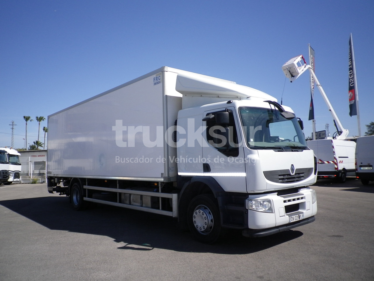 RENAULT PREMIUM 270.18 - Tovornjak hladilnik: slika 2 RENAULT PREMIUM 270.18 - Tovornjak hladilnik: slika 2