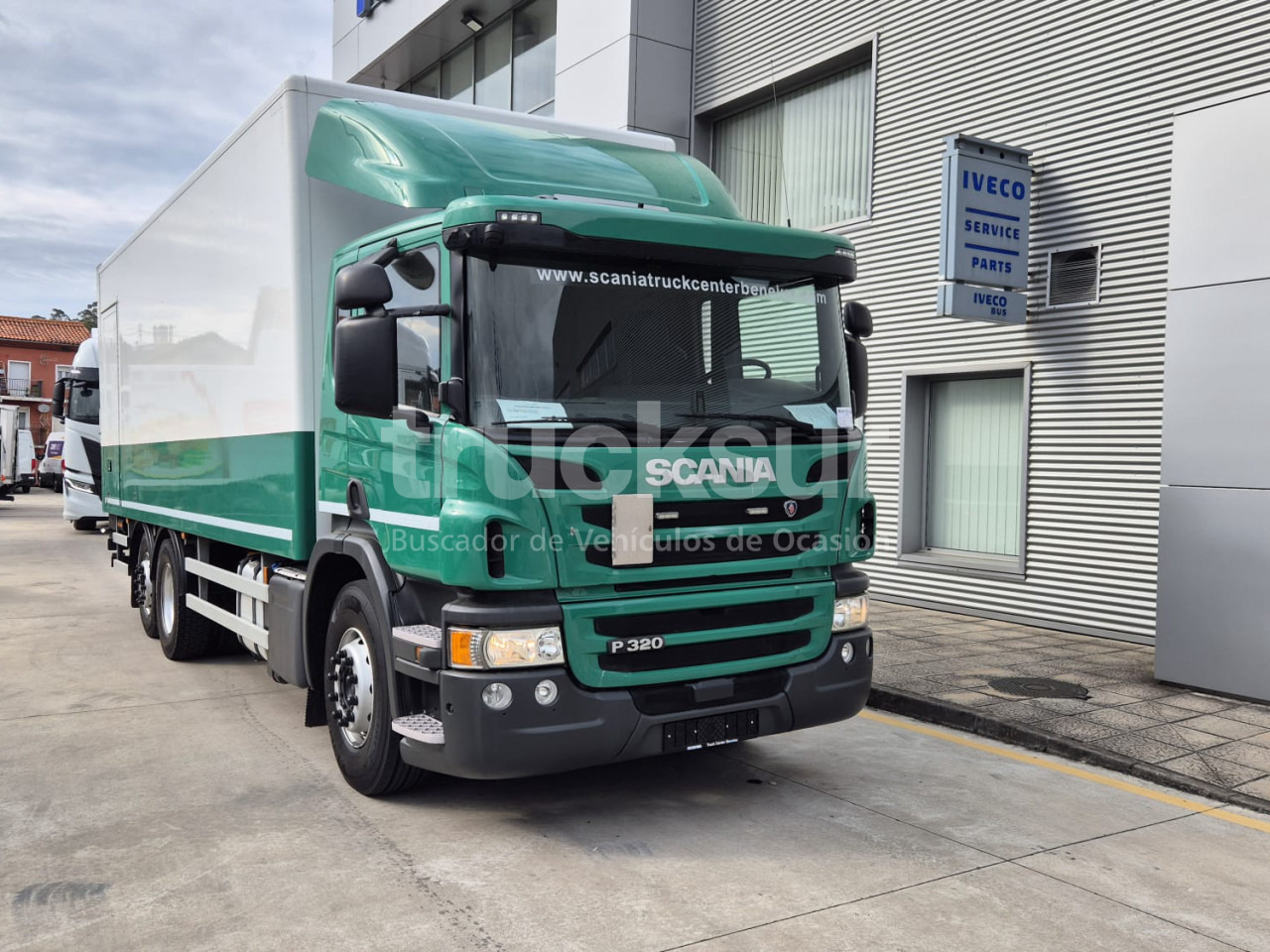SCANIA P320.26 ejes 6x2*4 - Tovornjak zabojnik: slika 2 SCANIA P320.26 ejes 6x2*4 - Tovornjak zabojnik: slika 2