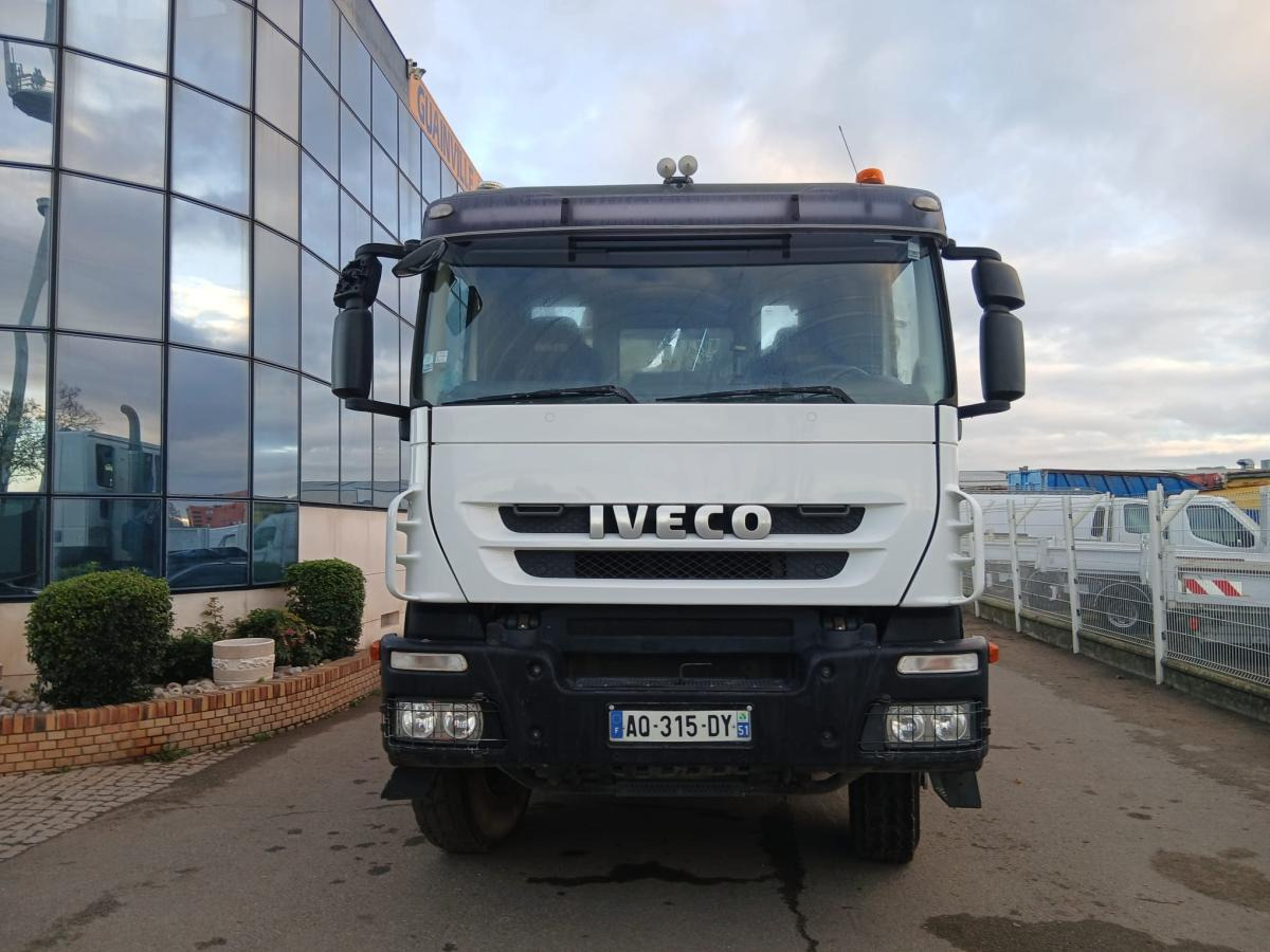 Iveco Trakker - Kotalni prekucni tovornjak: slika 2 Iveco Trakker - Kotalni prekucni tovornjak: slika 2