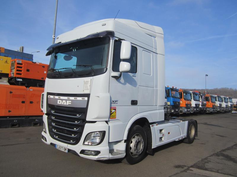 DAF XF105 460 - Vlačilec: slika 1 DAF XF105 460 - Vlačilec: slika 1