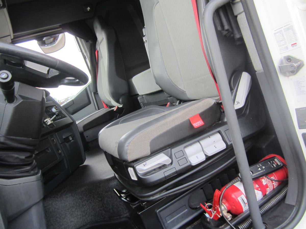 Interior photo 1: Vlačilec Renault Gamme T 460