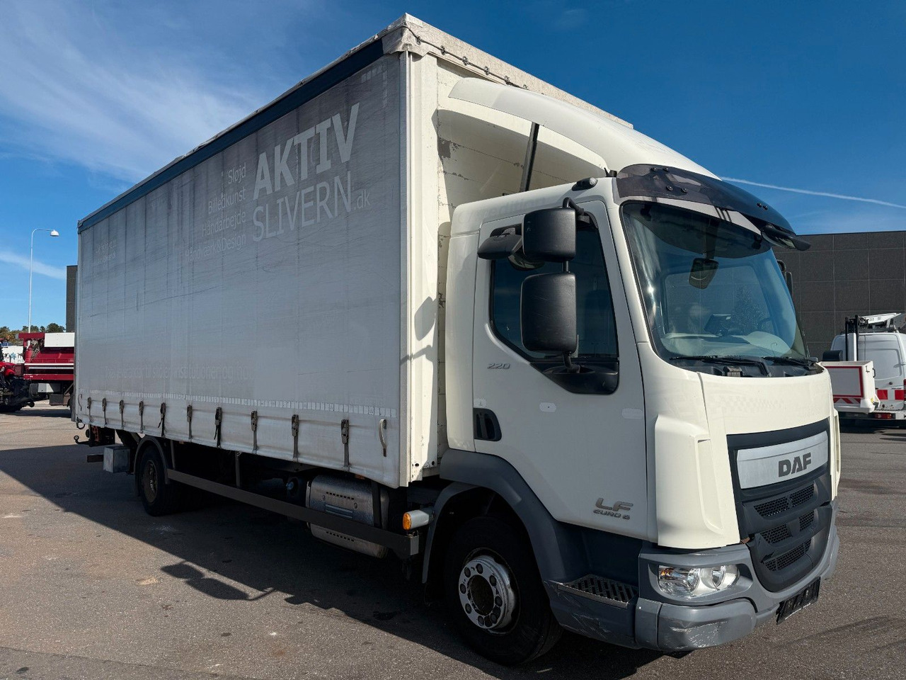 DAF LF 45 /220 4x2 Curtainsider and Taillift Euro 6 - Tovornjak s ponjavo: slika 2 DAF LF 45 /220 4x2 Curtainsider and Taillift Euro 6 - Tovornjak s ponjavo: slika 2