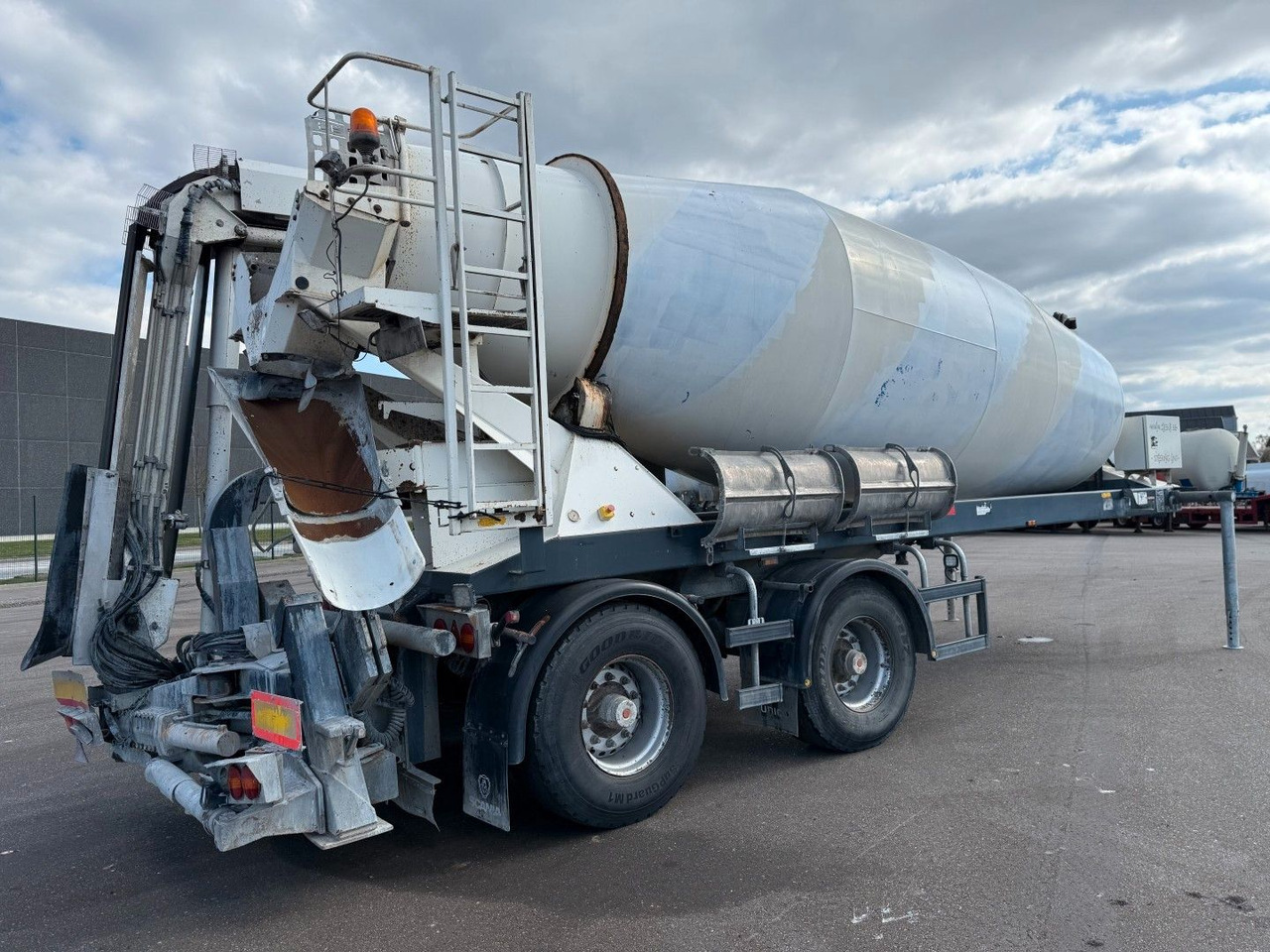 De Buf BM 12-36-2SPR w/ Belt Theam TSR15 / Beton - Polprikolica mešalec betona: slika 4 De Buf BM 12-36-2SPR w/ Belt Theam TSR15 / Beton - Polprikolica mešalec betona: slika 4