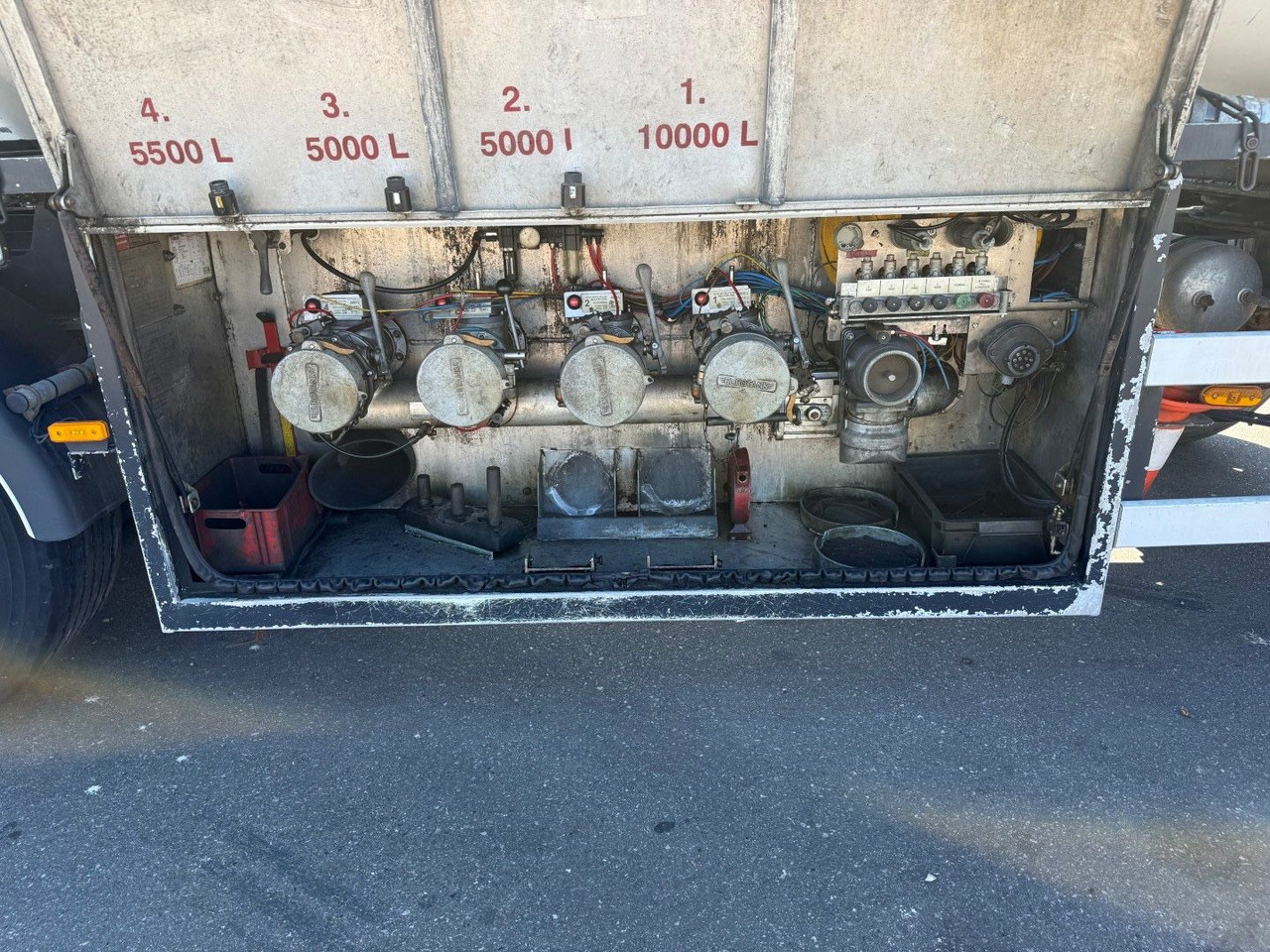 Eurotank 3 axle ET-26-4 ADR 25.500 L 4 Room - Prikolica cisterna: slika 5 Eurotank 3 axle ET-26-4 ADR 25.500 L 4 Room - Prikolica cisterna: slika 5