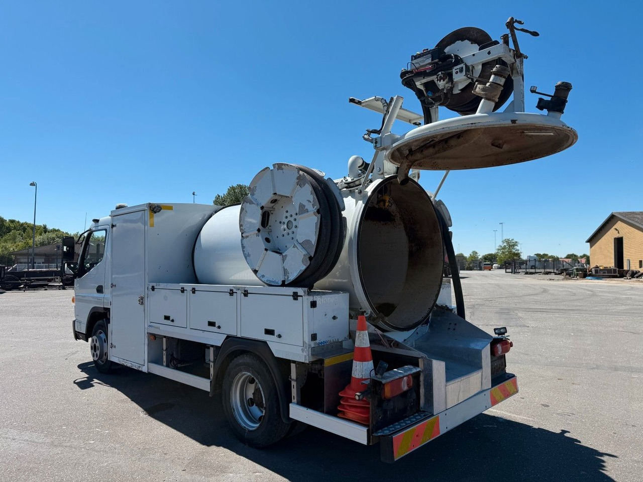 FUSO Canter 9C18 Duonic Rioned 3500 l. Kombi Euro 6 - Vakuumski tovornjak: slika 5 FUSO Canter 9C18 Duonic Rioned 3500 l. Kombi Euro 6 - Vakuumski tovornjak: slika 5
