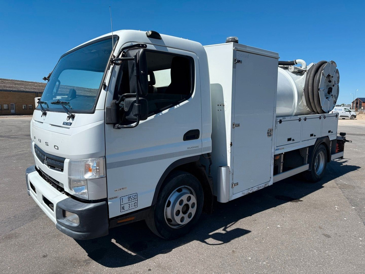FUSO Canter 9C18 Duonic Rioned 3500 l. Kombi Euro 6 - Vakuumski tovornjak: slika 1 FUSO Canter 9C18 Duonic Rioned 3500 l. Kombi Euro 6 - Vakuumski tovornjak: slika 1
