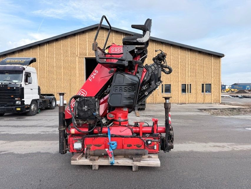 Fassi F245A.2.25 E-Dynamic Radio Remote / Crane - Tovornjak z dvigalom: slika 4 Fassi F245A.2.25 E-Dynamic Radio Remote / Crane - Tovornjak z dvigalom: slika 4