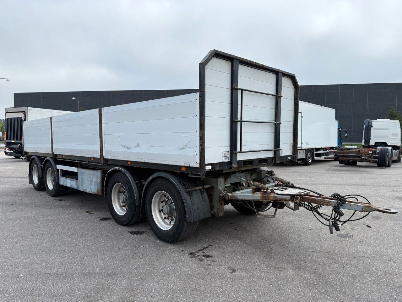 HFR 30 t. 4 axle Platform 8,15 m. - Plato/ Tovorna prikolica: slika 2 HFR 30 t. 4 axle Platform 8,15 m. - Plato/ Tovorna prikolica: slika 2