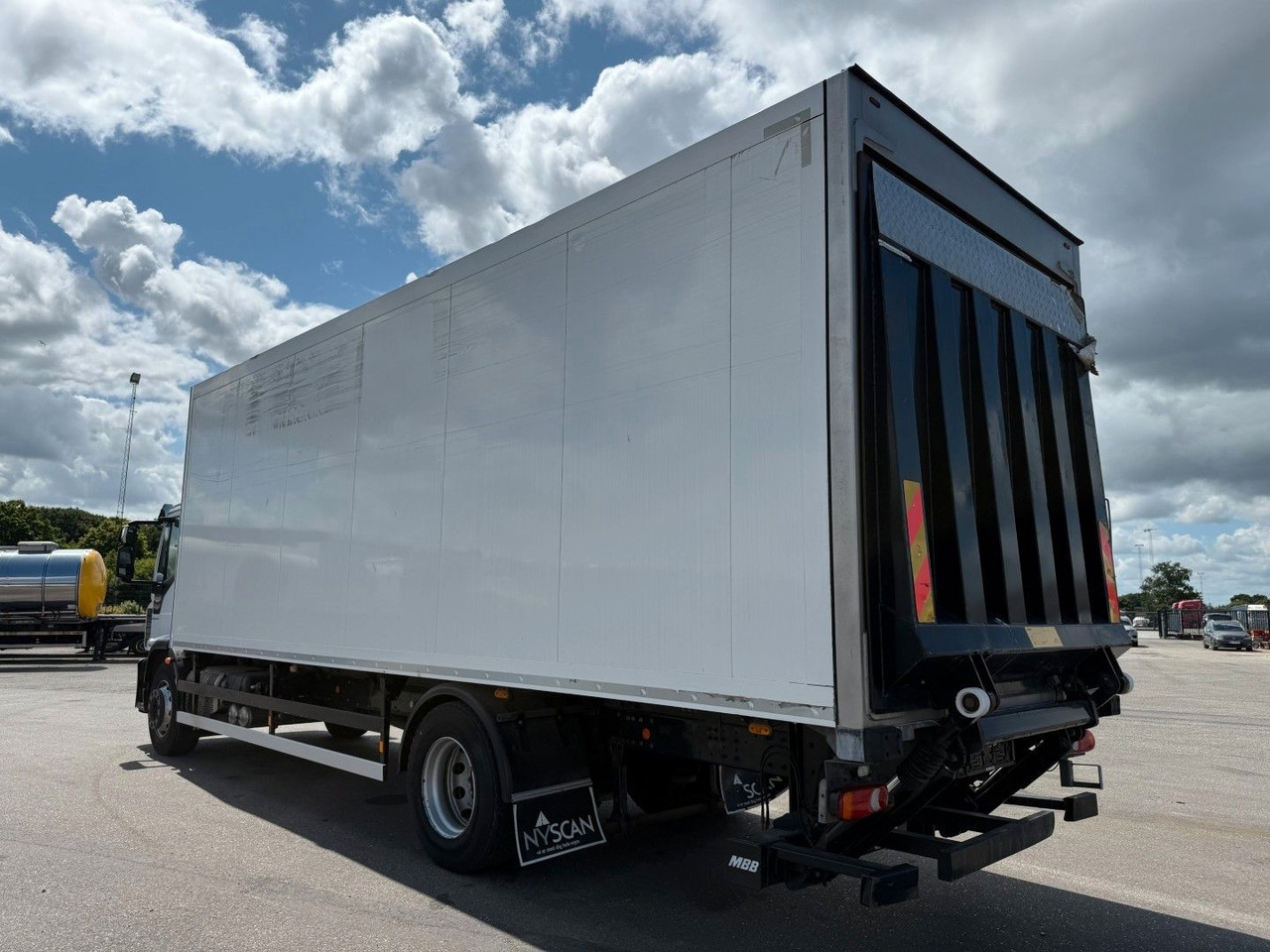 Iveco 180E32 4x2 Schmitz / Thermo King T-1200R Spectru Iveco 180E32 4x2 Schmitz / Thermo King T-1200R Spectru - Tovornjak hladilnik: slika 4 Iveco 180E32 4x2 Schmitz / Thermo King T-1200R Spectru Iveco 180E32 4x2 Schmitz / Thermo King T-1200R Spectru - Tovornjak hladilnik: slika 4