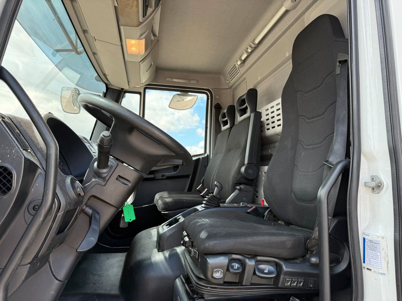 Iveco 180E32 4x2 Schmitz / Thermo King T-1200R Spectru Iveco 180E32 4x2 Schmitz / Thermo King T-1200R Spectru - Tovornjak hladilnik: slika 5 Iveco 180E32 4x2 Schmitz / Thermo King T-1200R Spectru Iveco 180E32 4x2 Schmitz / Thermo King T-1200R Spectru - Tovornjak hladilnik: slika 5